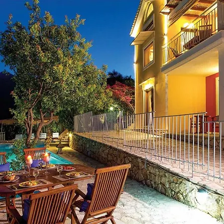 Rachi Sleeps 8 Air Con Wifi Nydri (Lefkada)